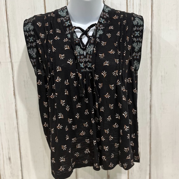 Lucky Brand Pull Over Cap Sleeve Black Top, Size Small - Picture 13 of 16